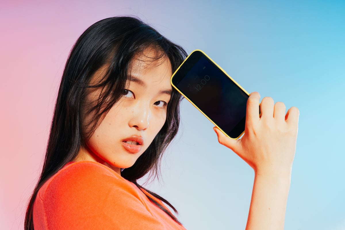 High Flash Casual Tech Portraits Woman Holding a Smartphone